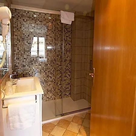 Hispania Hotel 2*