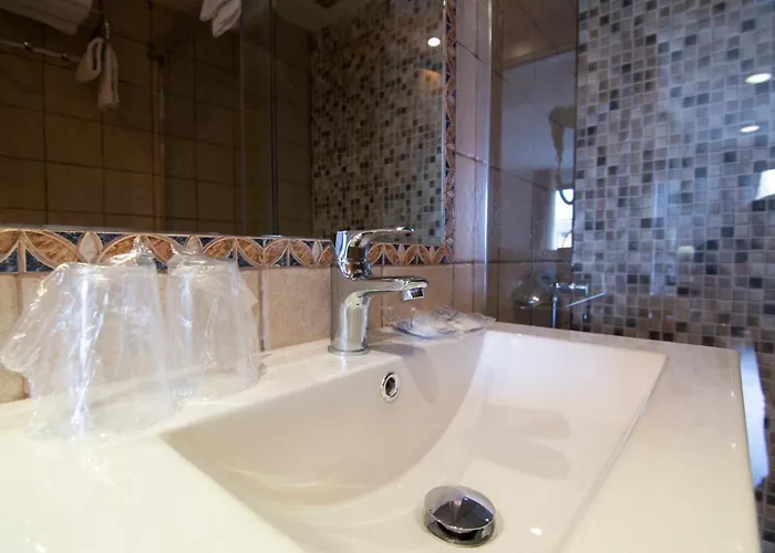 西斯帕尼亚酒店 2* 萨拉戈萨